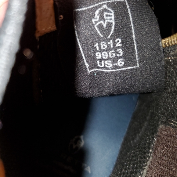 Moretta Faux Black Leather Zip Ankle Booties Boots Women's Size 6 - Picture 10 of 10